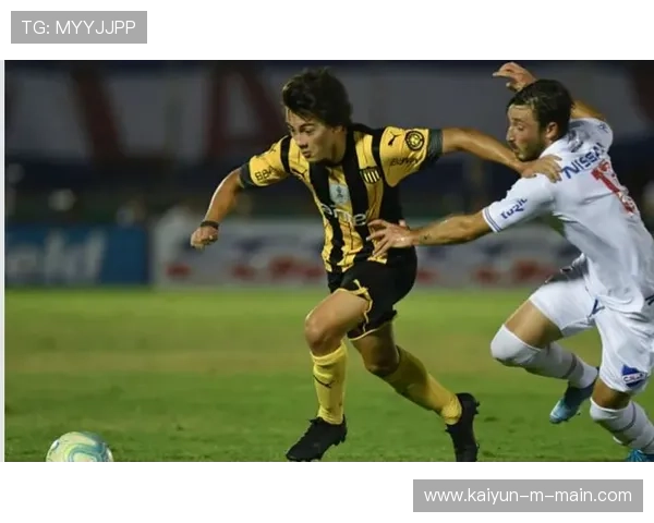 佩利斯特里突破能力突出 曼联边锋速度优势成乌拉圭反击武器